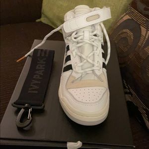 Ivy Park Forum Mid 6.5 youth